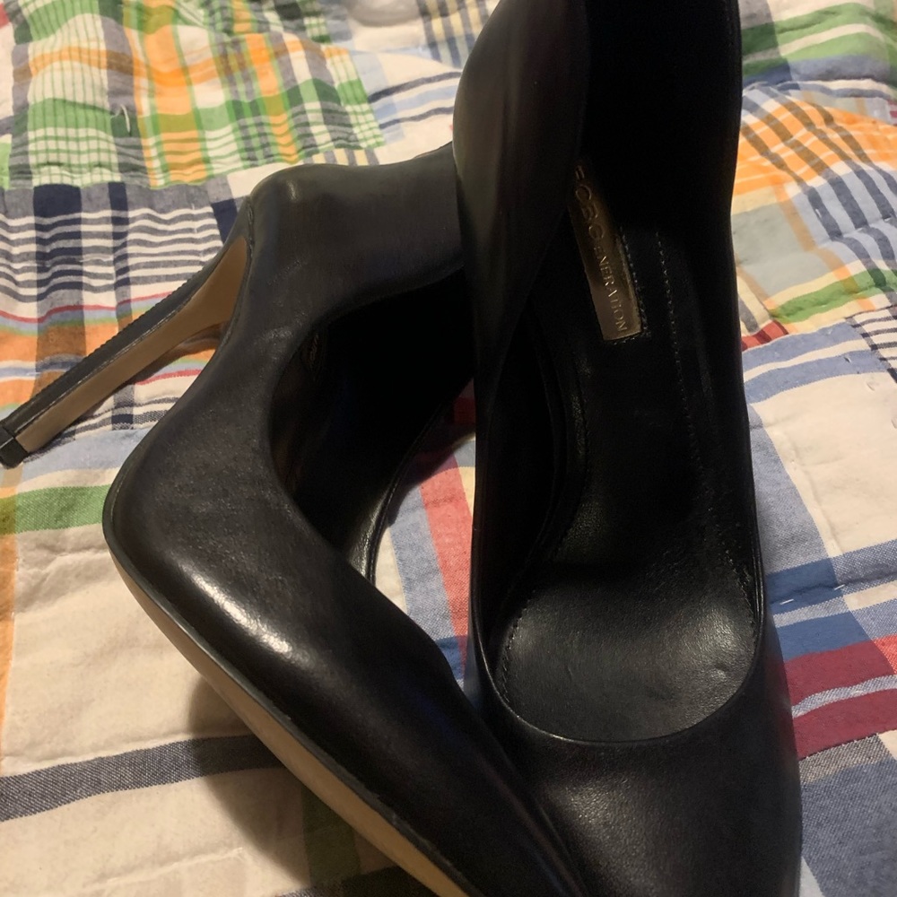 BCBG  BLACK PUMPS